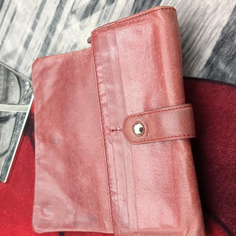 Tano Red Distressed Wallet - Picture 4 of 11